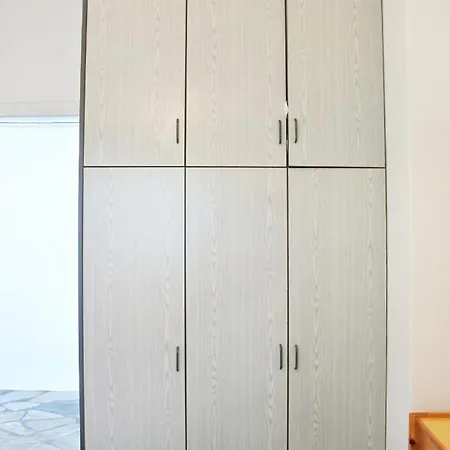 Fabrika's Breeze Apartment Vari (Syros)